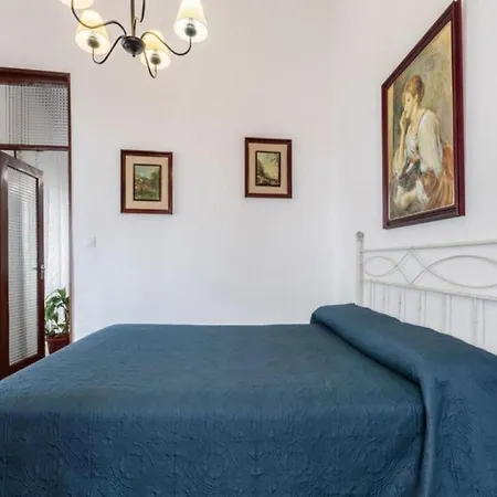 Emblematic House In Lodge