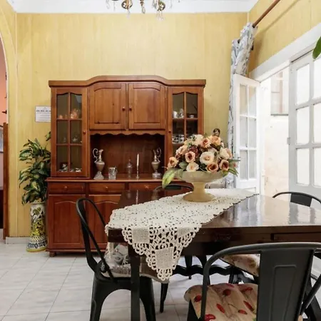 Emblematic House In Lodge *